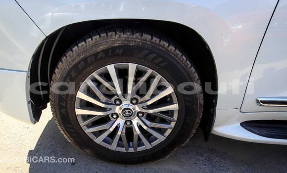 Buy Import Toyota Land Cruiser White Car in Import - Dubai in Ali Sabieh Region Buy Import Toyota Land Cruiser White Car in Import - Dubai in Ali Sabieh Region