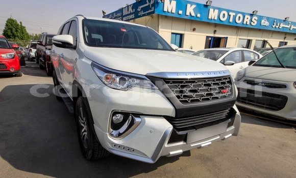 Acheter Import Voiture Toyota Fortuner Blanc à Import - Dubai, Ali Sabieh Region Acheter Import Voiture Toyota Fortuner Blanc à Import - Dubai, Ali Sabieh Region