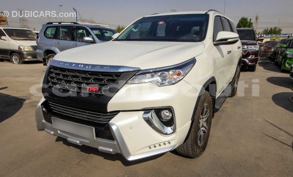 Acheter Import Voiture Toyota Fortuner Blanc à Import - Dubai, Ali Sabieh Region Acheter Import Voiture Toyota Fortuner Blanc à Import - Dubai, Ali Sabieh Region