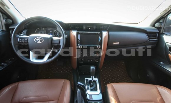 Acheter Import Voiture Toyota Fortuner Blanc à Import - Dubai, Ali Sabieh Region Acheter Import Voiture Toyota Fortuner Blanc à Import - Dubai, Ali Sabieh Region