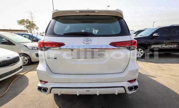 Acheter Import Voiture Toyota Fortuner Blanc à Import - Dubai, Ali Sabieh Region Acheter Import Voiture Toyota Fortuner Blanc à Import - Dubai, Ali Sabieh Region