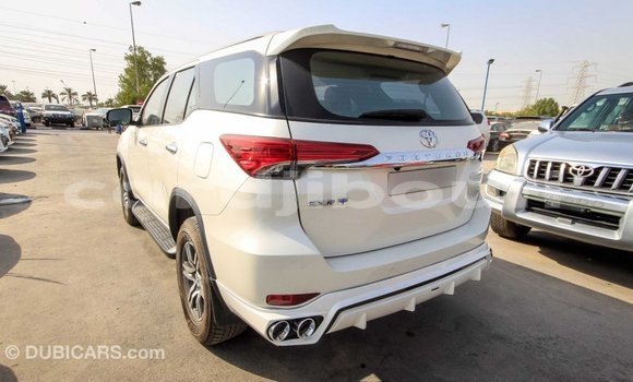 Acheter Import Voiture Toyota Fortuner Blanc à Import - Dubai, Ali Sabieh Region Acheter Import Voiture Toyota Fortuner Blanc à Import - Dubai, Ali Sabieh Region