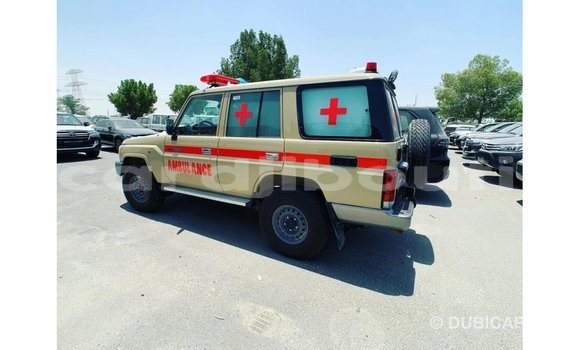Acheter Import Voiture Toyota Land Cruiser Beige à Import - Dubai, Ali Sabieh Region Acheter Import Voiture Toyota Land Cruiser Beige à Import - Dubai, Ali Sabieh Region