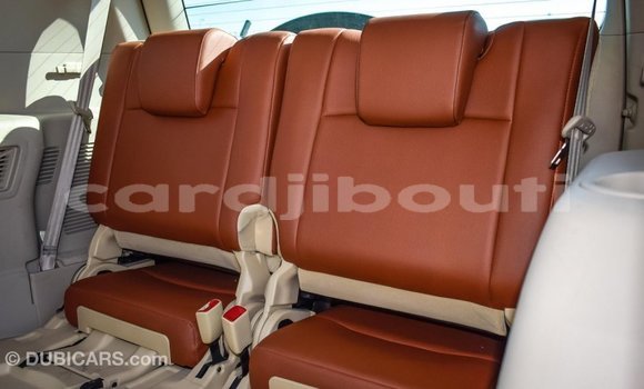 Acheter Import Voiture Toyota Prado Blanc à Import - Dubai, Ali Sabieh Region Acheter Import Voiture Toyota Prado Blanc à Import - Dubai, Ali Sabieh Region