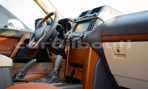 Acheter Import Voiture Toyota Prado Blanc à Import - Dubai, Ali Sabieh Region Acheter Import Voiture Toyota Prado Blanc à Import - Dubai, Ali Sabieh Region