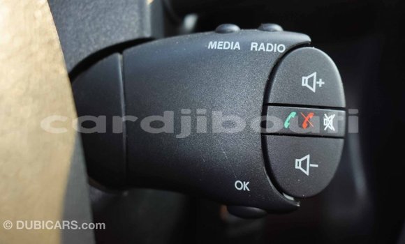 Acheter Import Voiture Renault Duster Blanc à Import - Dubai, Ali Sabieh Region Acheter Import Voiture Renault Duster Blanc à Import - Dubai, Ali Sabieh Region