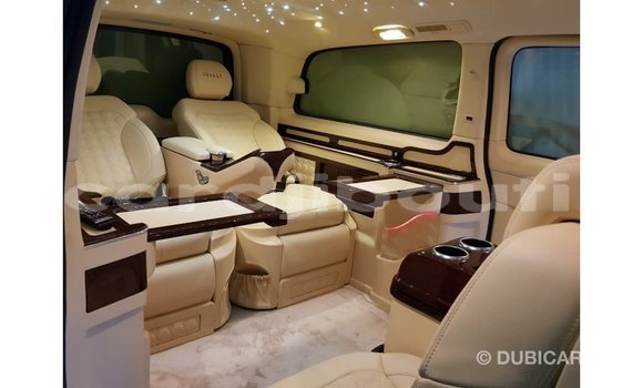 Acheter Import Voiture Mercedes-Benz 250 Noir à Import - Dubai, Ali Sabieh Region Acheter Import Voiture Mercedes-Benz 250 Noir à Import - Dubai, Ali Sabieh Region