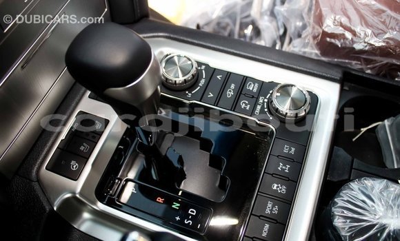 Acheter Import Voiture Toyota Land Cruiser Noir à Import - Dubai, Ali Sabieh Region Acheter Import Voiture Toyota Land Cruiser Noir à Import - Dubai, Ali Sabieh Region