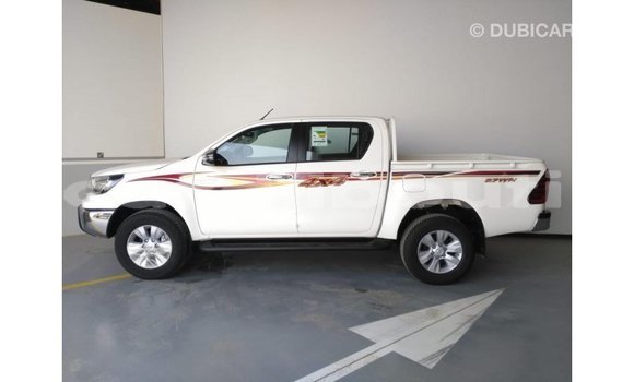 Acheter Import Voiture Toyota Hilux Blanc à Import - Dubai, Ali Sabieh Region Acheter Import Voiture Toyota Hilux Blanc à Import - Dubai, Ali Sabieh Region