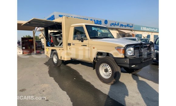 Acheter Import Voiture Toyota Land Cruiser Beige à Import - Dubai, Ali Sabieh Region Acheter Import Voiture Toyota Land Cruiser Beige à Import - Dubai, Ali Sabieh Region