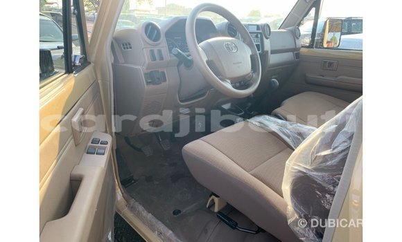 Acheter Import Voiture Toyota Land Cruiser Beige à Import - Dubai, Ali Sabieh Region Acheter Import Voiture Toyota Land Cruiser Beige à Import - Dubai, Ali Sabieh Region