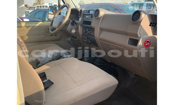 Acheter Import Voiture Toyota Land Cruiser Beige à Import - Dubai, Ali Sabieh Region Acheter Import Voiture Toyota Land Cruiser Beige à Import - Dubai, Ali Sabieh Region