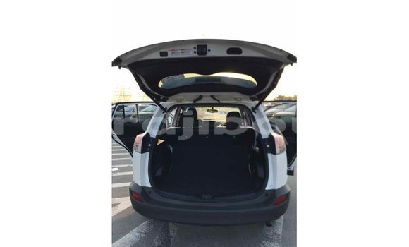 Buy Import Toyota 4Runner White Car in Import - Dubai in Ali Sabieh Region Buy Import Toyota 4Runner White Car in Import - Dubai in Ali Sabieh Region