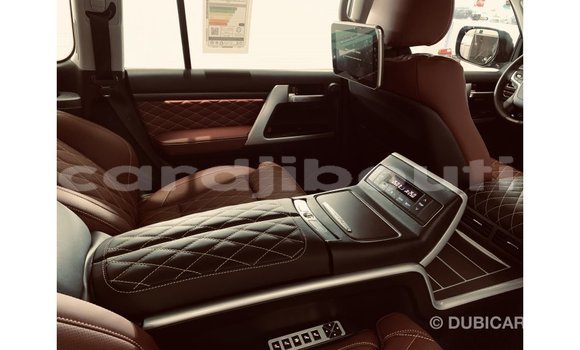 Acheter Import Voiture Toyota Land Cruiser Noir à Import - Dubai, Ali Sabieh Region Acheter Import Voiture Toyota Land Cruiser Noir à Import - Dubai, Ali Sabieh Region