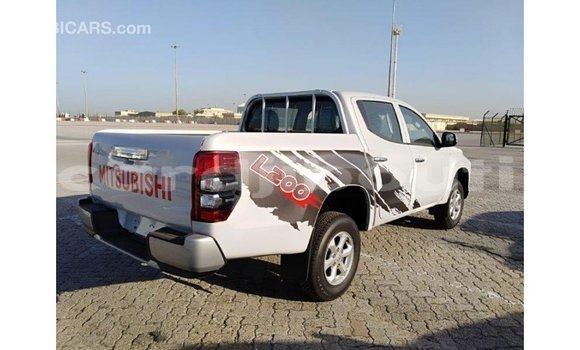 Acheter Import Voiture Mitsubishi L200 Blanc à Import - Dubai, Ali Sabieh Region Acheter Import Voiture Mitsubishi L200 Blanc à Import - Dubai, Ali Sabieh Region