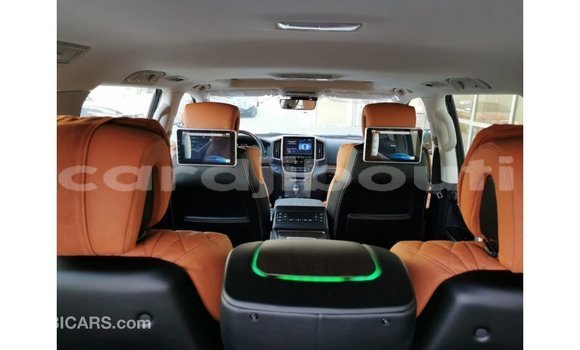 Acheter Import Voiture Toyota Land Cruiser Noir à Import - Dubai, Ali Sabieh Region Acheter Import Voiture Toyota Land Cruiser Noir à Import - Dubai, Ali Sabieh Region