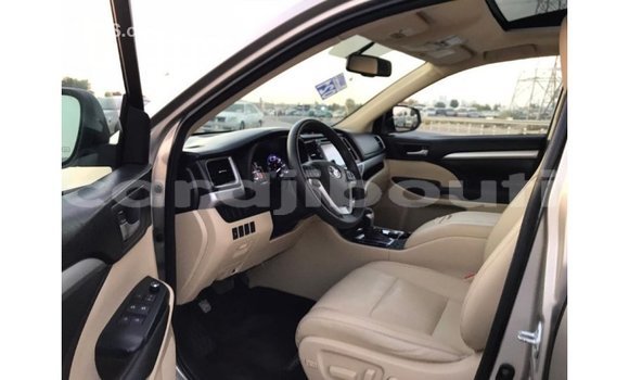 Buy Import Toyota Highlander Other Car in Import - Dubai in Ali Sabieh Region Buy Import Toyota Highlander Other Car in Import - Dubai in Ali Sabieh Region