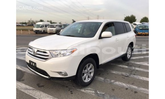 Buy Import Toyota Highlander White Car in Import - Dubai in Ali Sabieh Region Buy Import Toyota Highlander White Car in Import - Dubai in Ali Sabieh Region