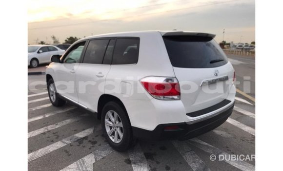 Buy Import Toyota Highlander White Car in Import - Dubai in Ali Sabieh Region Buy Import Toyota Highlander White Car in Import - Dubai in Ali Sabieh Region