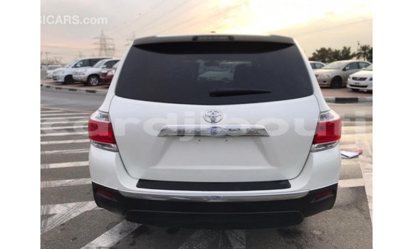 Buy Import Toyota Highlander White Car in Import - Dubai in Ali Sabieh Region Buy Import Toyota Highlander White Car in Import - Dubai in Ali Sabieh Region