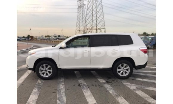 Buy Import Toyota Highlander White Car in Import - Dubai in Ali Sabieh Region Buy Import Toyota Highlander White Car in Import - Dubai in Ali Sabieh Region