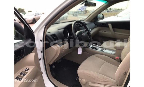 Buy Import Toyota Highlander White Car in Import - Dubai in Ali Sabieh Region Buy Import Toyota Highlander White Car in Import - Dubai in Ali Sabieh Region