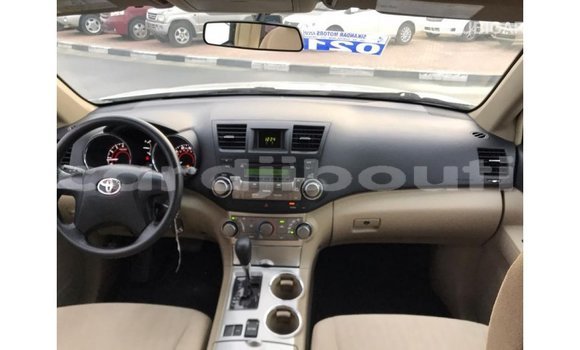 Buy Import Toyota Highlander White Car in Import - Dubai in Ali Sabieh Region Buy Import Toyota Highlander White Car in Import - Dubai in Ali Sabieh Region