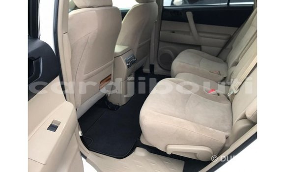 Buy Import Toyota Highlander White Car in Import - Dubai in Ali Sabieh Region Buy Import Toyota Highlander White Car in Import - Dubai in Ali Sabieh Region