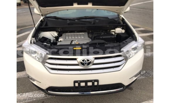 Buy Import Toyota Highlander White Car in Import - Dubai in Ali Sabieh Region Buy Import Toyota Highlander White Car in Import - Dubai in Ali Sabieh Region