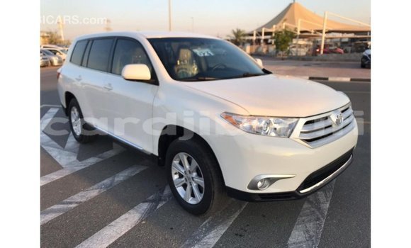 Buy Import Toyota Highlander White Car in Import - Dubai in Ali Sabieh Region Buy Import Toyota Highlander White Car in Import - Dubai in Ali Sabieh Region