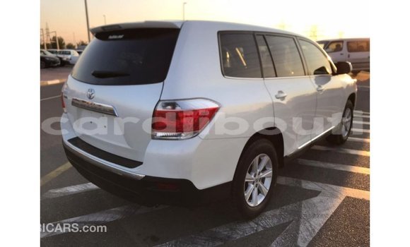Buy Import Toyota Highlander White Car in Import - Dubai in Ali Sabieh Region Buy Import Toyota Highlander White Car in Import - Dubai in Ali Sabieh Region