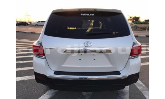 Buy Import Toyota Highlander White Car in Import - Dubai in Ali Sabieh Region Buy Import Toyota Highlander White Car in Import - Dubai in Ali Sabieh Region