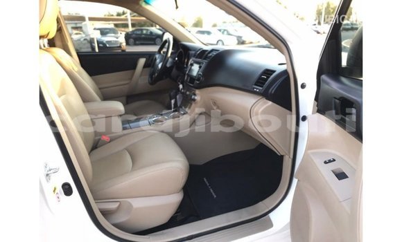 Buy Import Toyota Highlander White Car in Import - Dubai in Ali Sabieh Region Buy Import Toyota Highlander White Car in Import - Dubai in Ali Sabieh Region