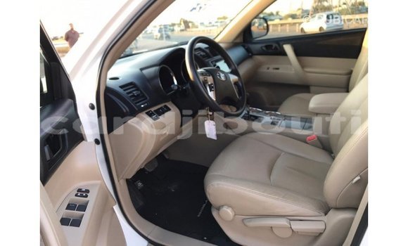 Buy Import Toyota Highlander White Car in Import - Dubai in Ali Sabieh Region Buy Import Toyota Highlander White Car in Import - Dubai in Ali Sabieh Region