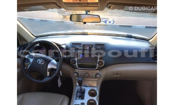 Buy Import Toyota Highlander White Car in Import - Dubai in Ali Sabieh Region Buy Import Toyota Highlander White Car in Import - Dubai in Ali Sabieh Region