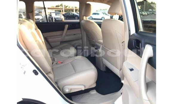 Buy Import Toyota Highlander White Car in Import - Dubai in Ali Sabieh Region Buy Import Toyota Highlander White Car in Import - Dubai in Ali Sabieh Region