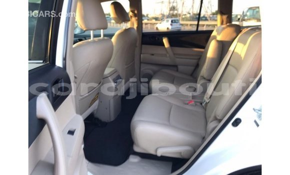 Buy Import Toyota Highlander White Car in Import - Dubai in Ali Sabieh Region Buy Import Toyota Highlander White Car in Import - Dubai in Ali Sabieh Region