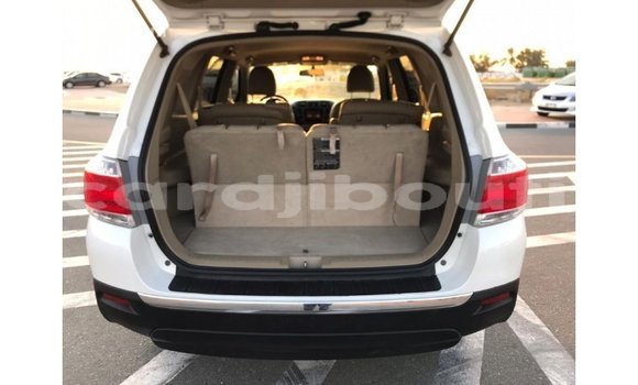 Buy Import Toyota Highlander White Car in Import - Dubai in Ali Sabieh Region Buy Import Toyota Highlander White Car in Import - Dubai in Ali Sabieh Region