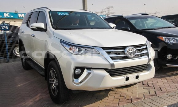 Acheter Import Voiture Toyota Fortuner Blanc à Import - Dubai, Ali Sabieh Region Acheter Import Voiture Toyota Fortuner Blanc à Import - Dubai, Ali Sabieh Region