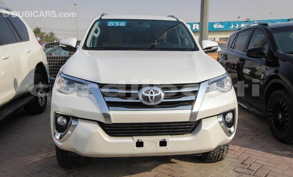 Acheter Import Voiture Toyota Fortuner Blanc à Import - Dubai, Ali Sabieh Region Acheter Import Voiture Toyota Fortuner Blanc à Import - Dubai, Ali Sabieh Region