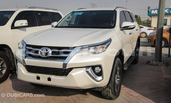 Acheter Import Voiture Toyota Fortuner Blanc à Import - Dubai, Ali Sabieh Region Acheter Import Voiture Toyota Fortuner Blanc à Import - Dubai, Ali Sabieh Region
