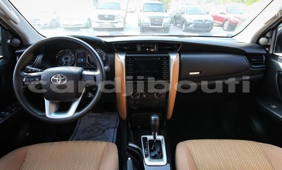 Acheter Import Voiture Toyota Fortuner Blanc à Import - Dubai, Ali Sabieh Region Acheter Import Voiture Toyota Fortuner Blanc à Import - Dubai, Ali Sabieh Region