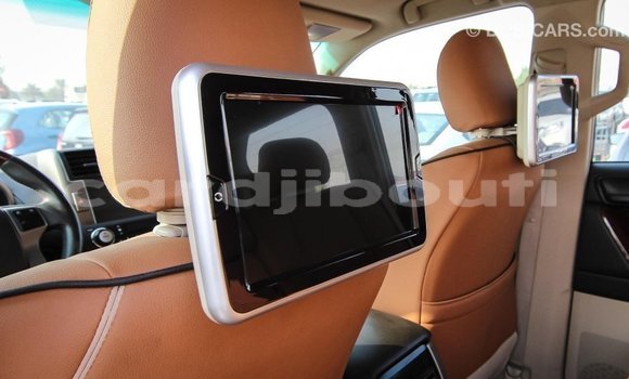 Acheter Import Voiture Toyota Prado Blanc à Import - Dubai, Ali Sabieh Region Acheter Import Voiture Toyota Prado Blanc à Import - Dubai, Ali Sabieh Region