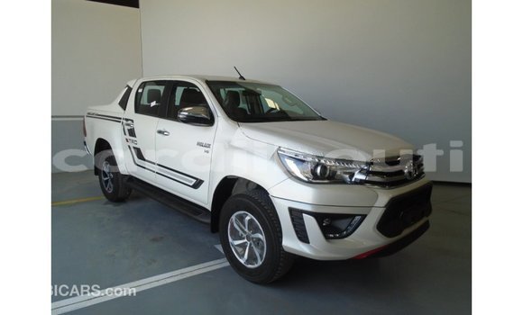 Acheter Import Voiture Toyota Hilux Blanc à Import - Dubai, Ali Sabieh Region Acheter Import Voiture Toyota Hilux Blanc à Import - Dubai, Ali Sabieh Region