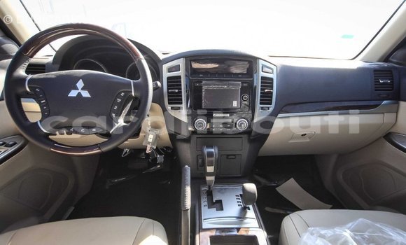 Buy Import Mitsubishi Pajero White Car in Import - Dubai in Ali Sabieh Region Buy Import Mitsubishi Pajero White Car in Import - Dubai in Ali Sabieh Region