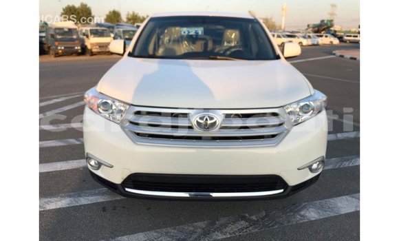 Buy Import Toyota Highlander White Car in Import - Dubai in Ali Sabieh Region Buy Import Toyota Highlander White Car in Import - Dubai in Ali Sabieh Region