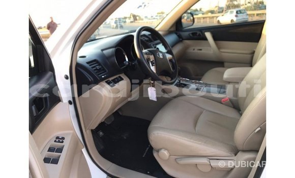 Buy Import Toyota Highlander White Car in Import - Dubai in Ali Sabieh Region Buy Import Toyota Highlander White Car in Import - Dubai in Ali Sabieh Region