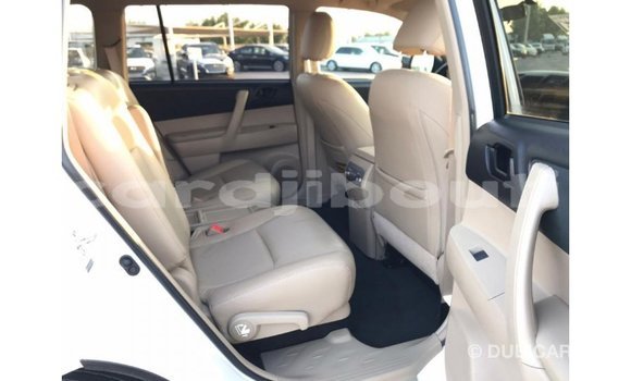 Buy Import Toyota Highlander White Car in Import - Dubai in Ali Sabieh Region Buy Import Toyota Highlander White Car in Import - Dubai in Ali Sabieh Region