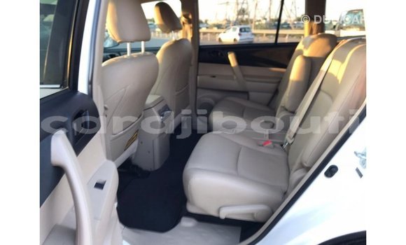 Buy Import Toyota Highlander White Car in Import - Dubai in Ali Sabieh Region Buy Import Toyota Highlander White Car in Import - Dubai in Ali Sabieh Region