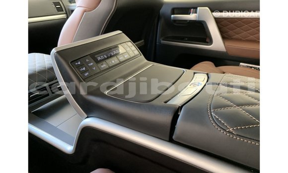 Acheter Import Voiture Toyota Land Cruiser Noir à Import - Dubai, Ali Sabieh Region Acheter Import Voiture Toyota Land Cruiser Noir à Import - Dubai, Ali Sabieh Region